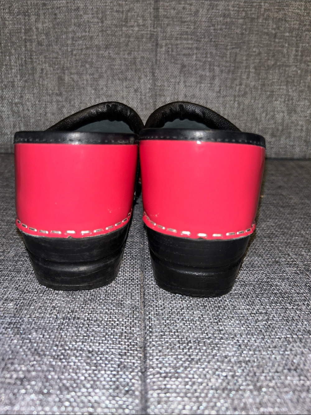 NEW - Sanita Women's Patent Hot Pink Slip-On Clogs - Picture 4 of 8